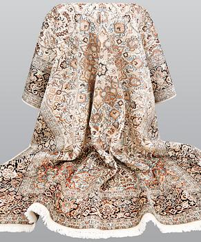 A silk Kashmir carpet, ca 330 x 246 cm.