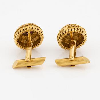 Ett par manschettknappar 18K guld med åttkantslipade diamanter samt rubiner.