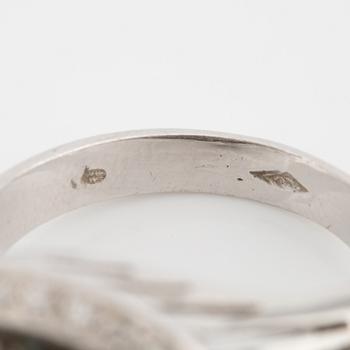 Ring, 18K white gold set with brilliant-cut and octagonal-cut diamonds.