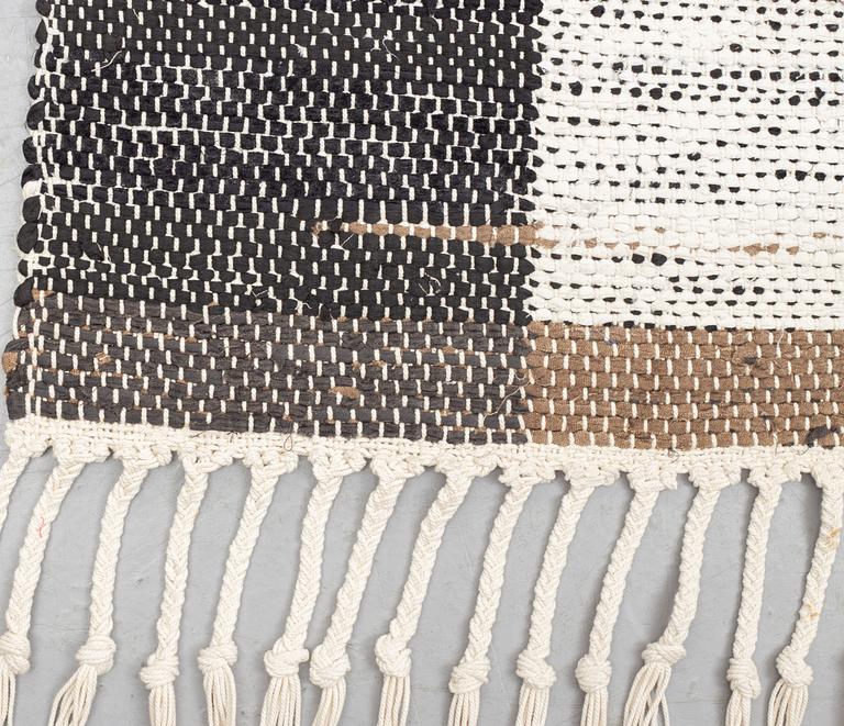 Björn Lundberg, gallerimatta, "Natt och Dag/Dag och Natt", trasmatta, ca 388,5-398 x 128-129 cm.