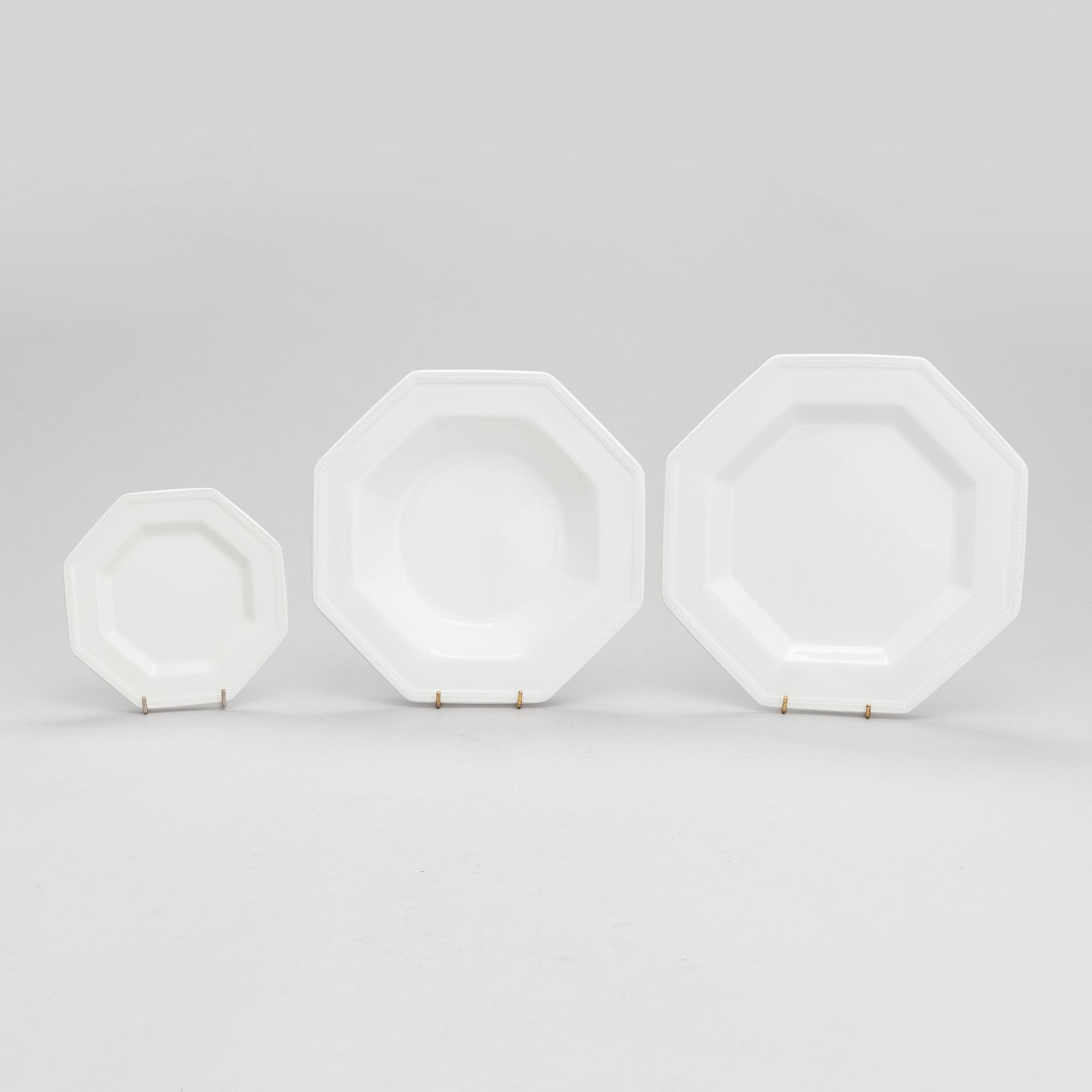 Johnson Bros, ruoka-astiasto "Heritage", 47 osaa, kivitavaraa. Englanti.