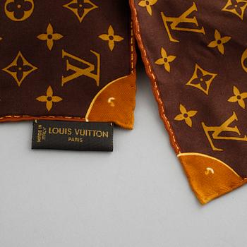 SCARF, Louis Vuitton.