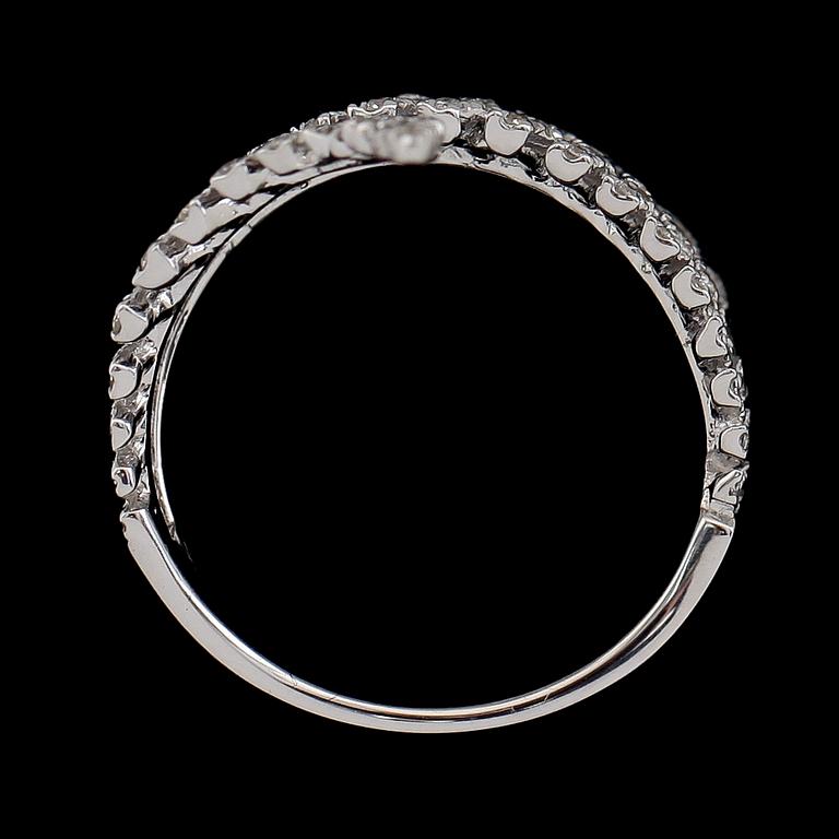 RING, 18K vitguld, briljantslipade diamanter ca 0.66 ct. Vikt ca 4 g.