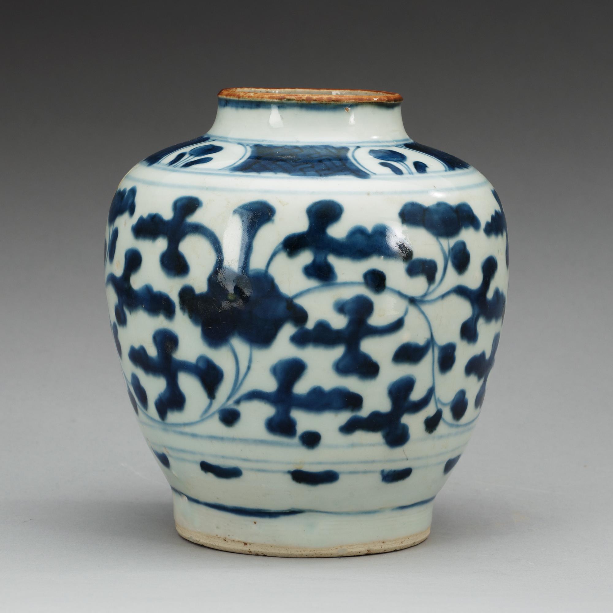 A blue and white Transitional jar, 17th Century.