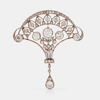 1106. An Edwardian old-cut diamond brooch/pendant. Total carat weight circa 2.50 cts.