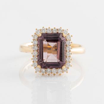 Ring, cocktail ring with tourmaline and brilliant-cut diamonds.