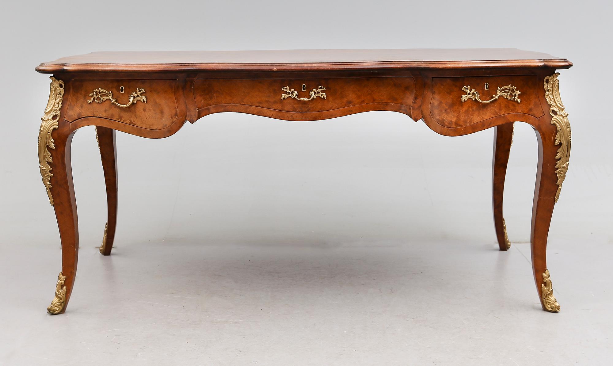 SKRIVBORD, rokokostil, 1900-talets första hälft.