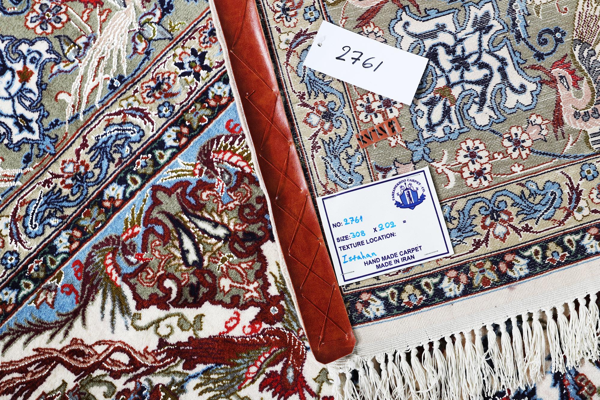 A carpet, Old Esfahan, part silk, ca 308 x 202 cm.