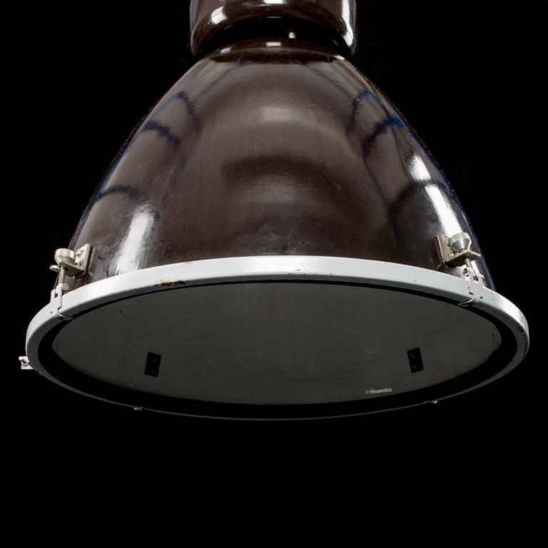 TAKLAMPA, industrimodell, Tjeckoslovakien 1900-talets andra hälft. Tot. höjd inkl. ked 139 cm.