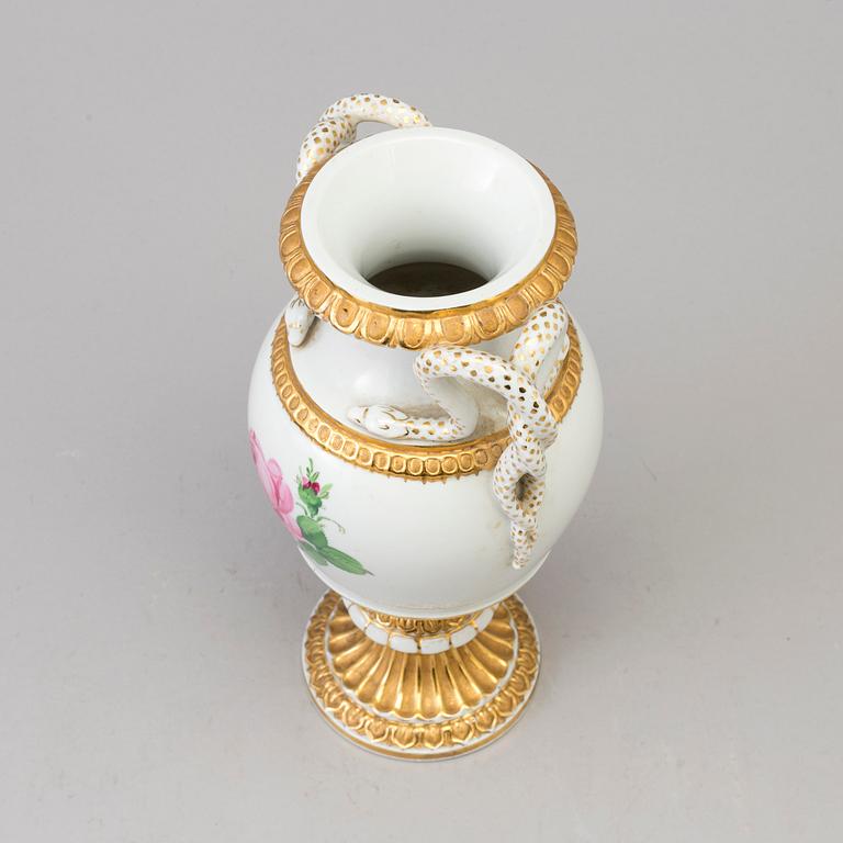 A MEISSEN PORCELAIN VASE, mid 20th century.