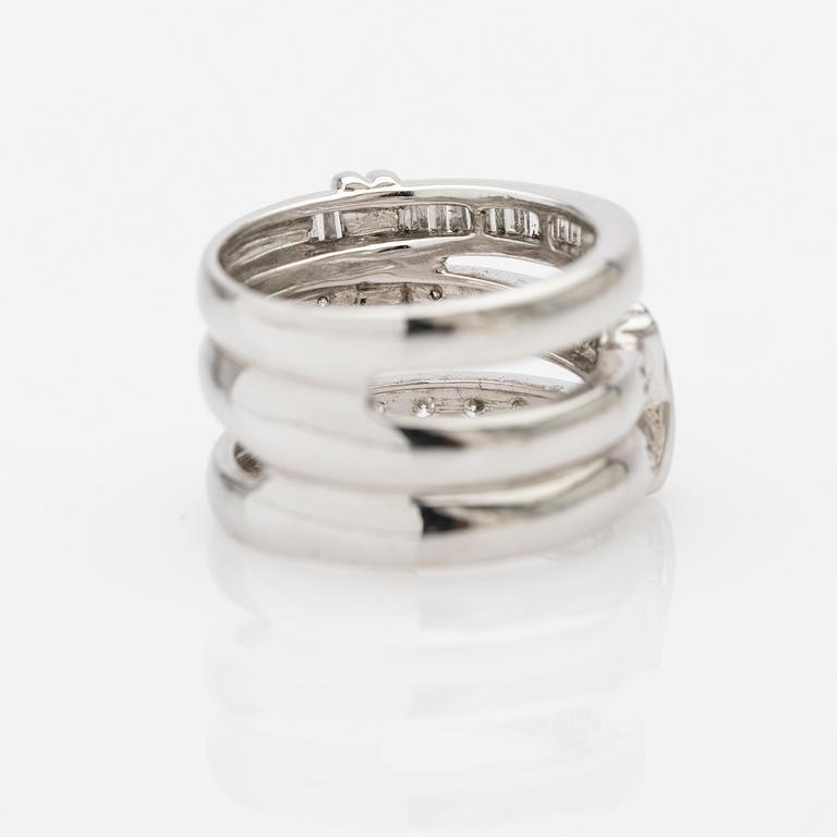 Ring, 18K white gold with diamonds.