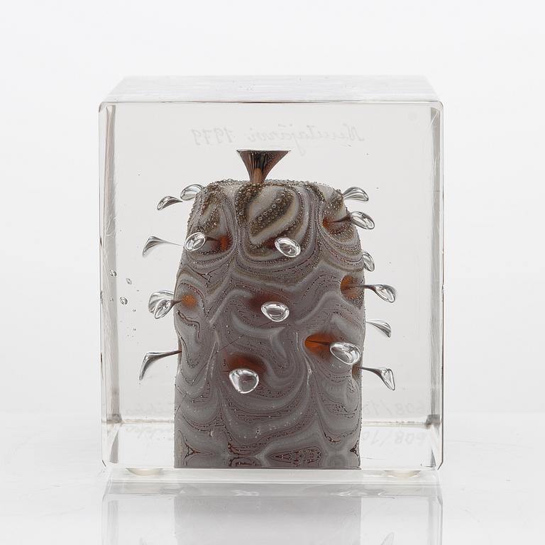 Oiva Toikka, an annual glass cube, 1979, signed Oiva Toikka, Nuutajärvi 1979, numbered 608/1000.