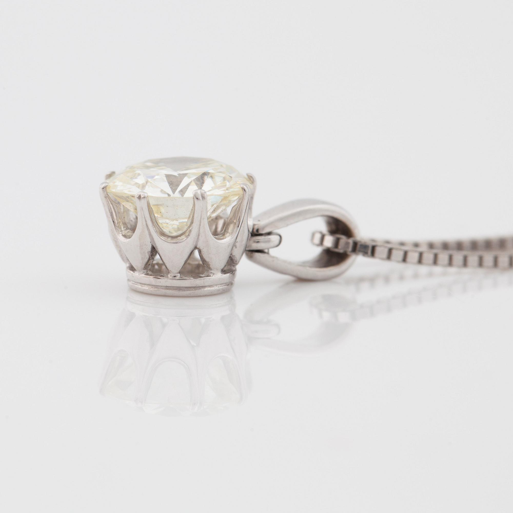 A circa 2.40 ct old cut diamond pendant with chain. Quality circa K-L/VVS-VS.