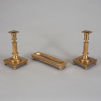 SKRIVBORDSSET, 3 delar, mässing, Gustaviansk stil, Gusum, nr 38. 1900-tal.