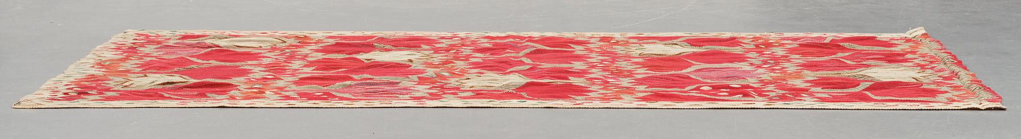 Ann-Mari Lindbom, gift Forsberg, VÄVD TAPET/DRAPERI, "Röd Crocus", gobelängvariant, ca 250,5 x 138,5-143 cm, signerad AB MMF AML.