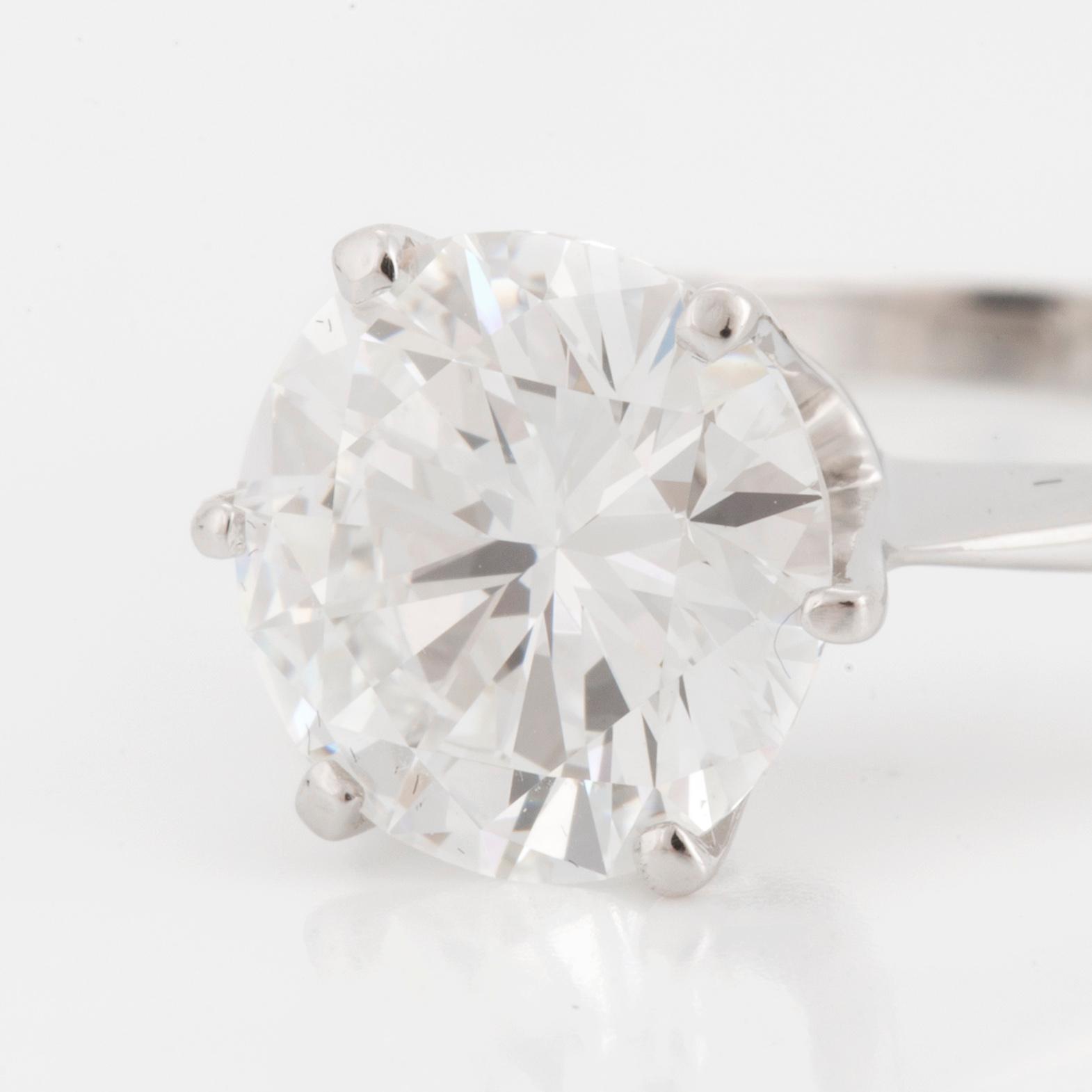 A SOLITAIRE RING set with a round brilliant-cut diamond.