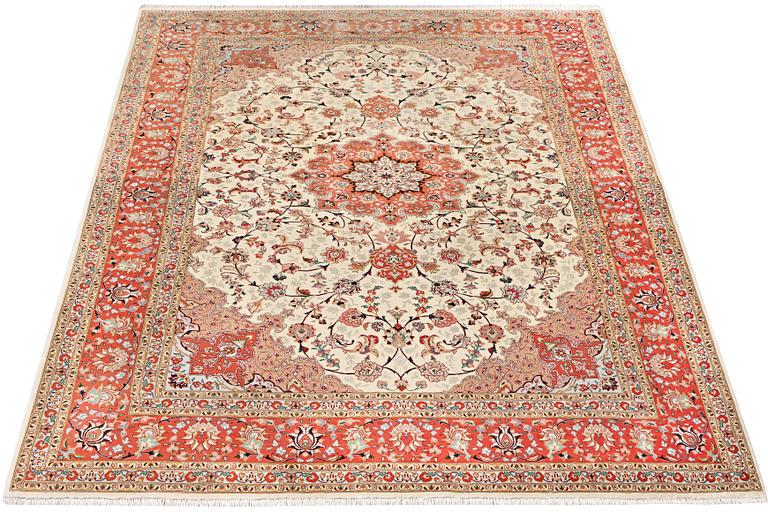 A Tabriz carpet, part silk, 50 raj, c. 304 x 204 cm.