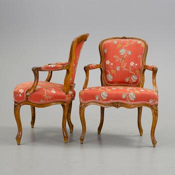 KARMSTOLAR, 2 st snarlika, Louis XV, 1700-tal.