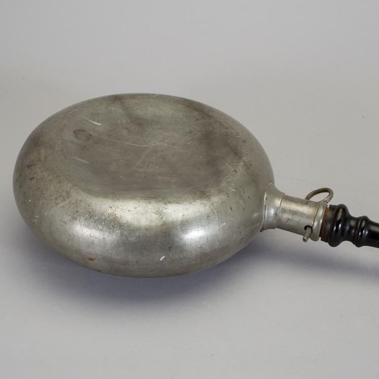 SÄNGVÄRMARE, tenn, 1800-talets första hälft.