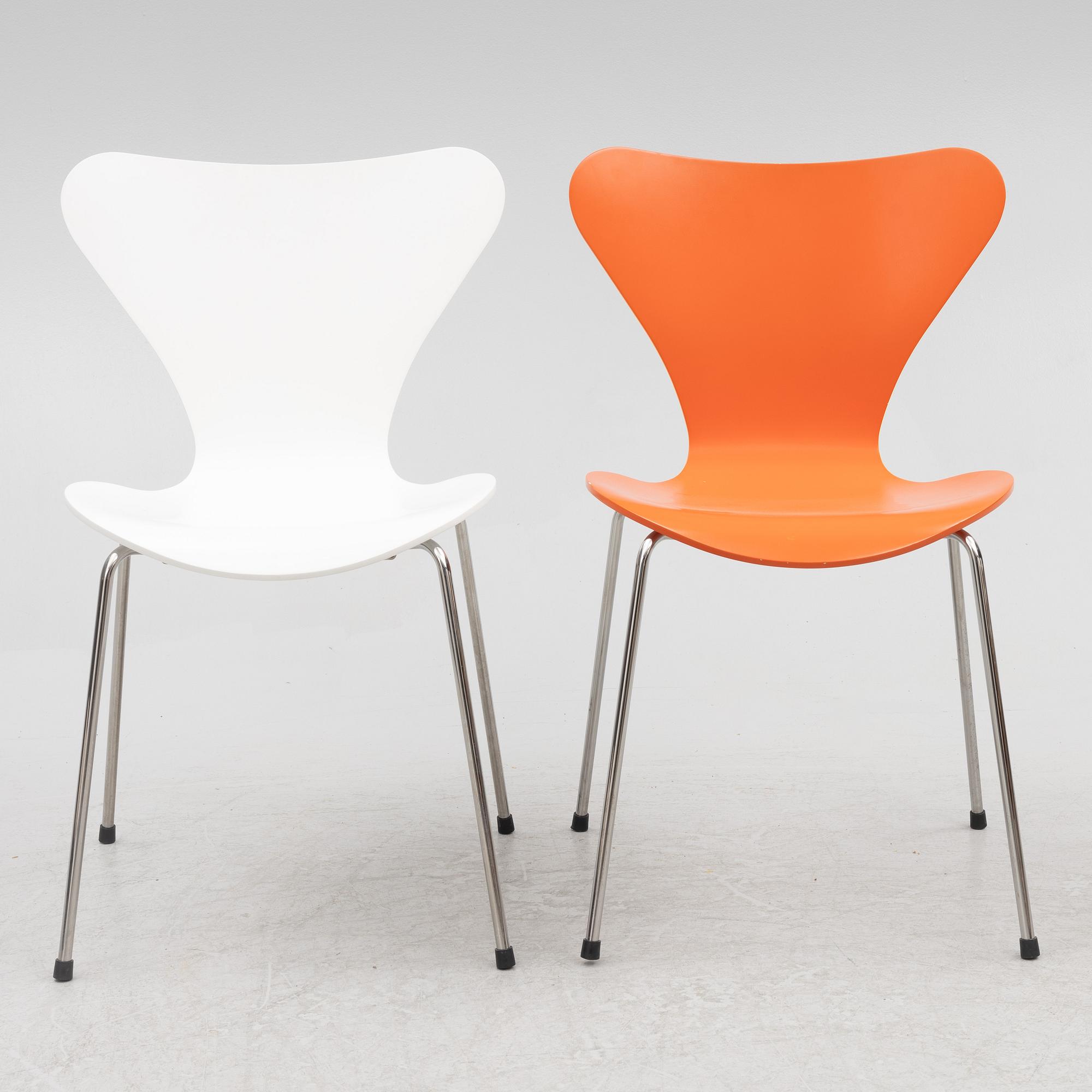 Arne Jacobsen, stolar 5 st, "Sjuan" för Fritz Hansen Danmark, 2011.