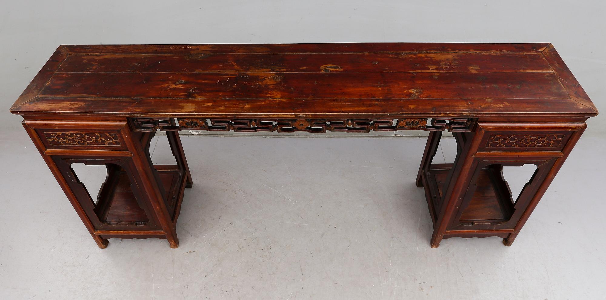 SIDEBOARD, Kina, 1900-talets först hälft.