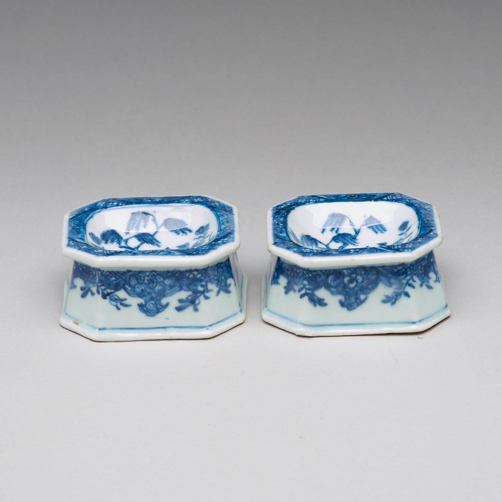 SALTKAR, ett par, kompaniporslin. Qingdynastin, Qianlong (1736-95).