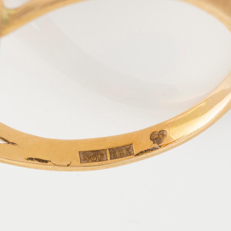 Hänge och ring, guld med snäckskalscamé.