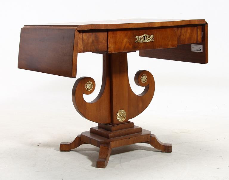 SALONGSBORD. Karl Johan, 1800-talets första hälft.