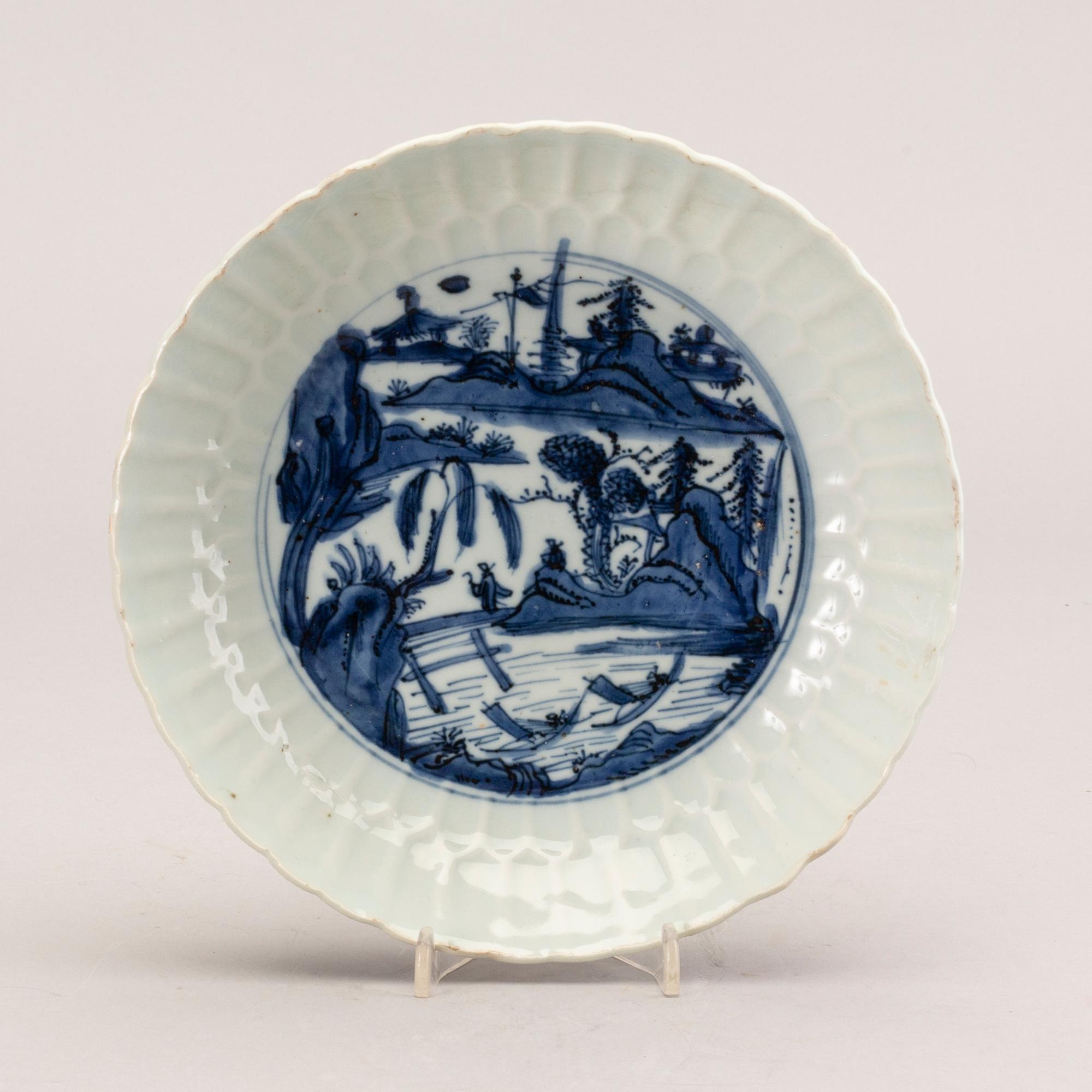 A blue and white porcelain plate, Ming dynasty, Wanli (1572-1620).