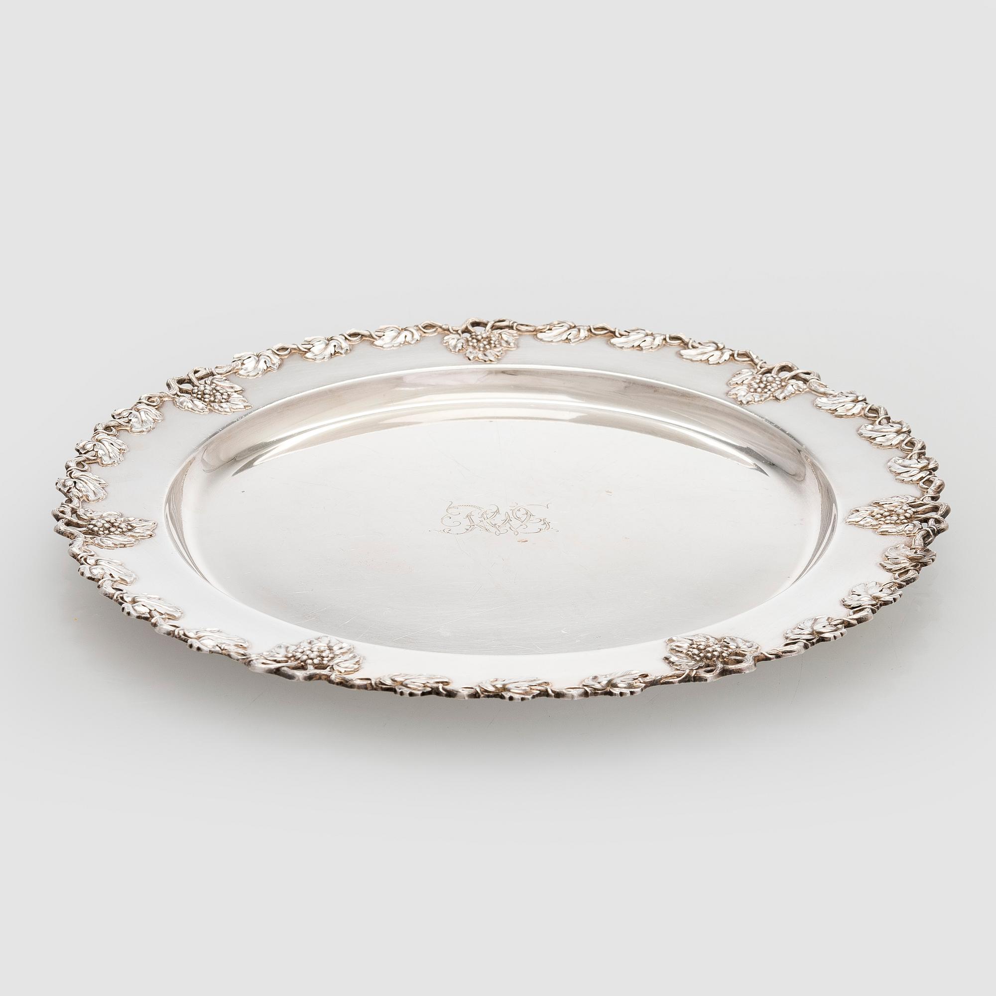 Tarjoiluvati, hopeaa, Kultakeskus, Hämeenlinna 1952.