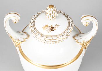 URNA, porslin, möjligen Fürstenberg, 1900-talets början.