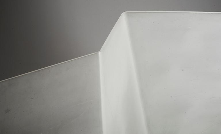 SKÄRMVÄGG, "Ice", blästrad akryl, M Claesson, E Koivosto och O Rune, Erik Lantz, Nybergs plast, 1999.