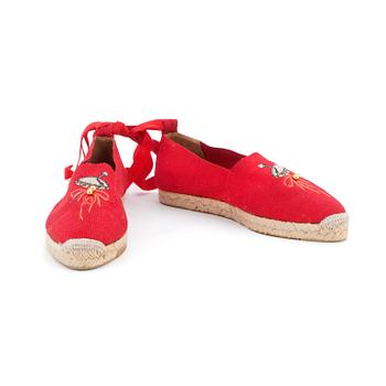 693. HERMÈS, a pair of red canvas espandrillos. Correlates to size 38 approximately.