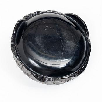 A Japanese lacquer box with cover and a bronze censer, Meiji period (1868-1912) respektive 1900-tal.