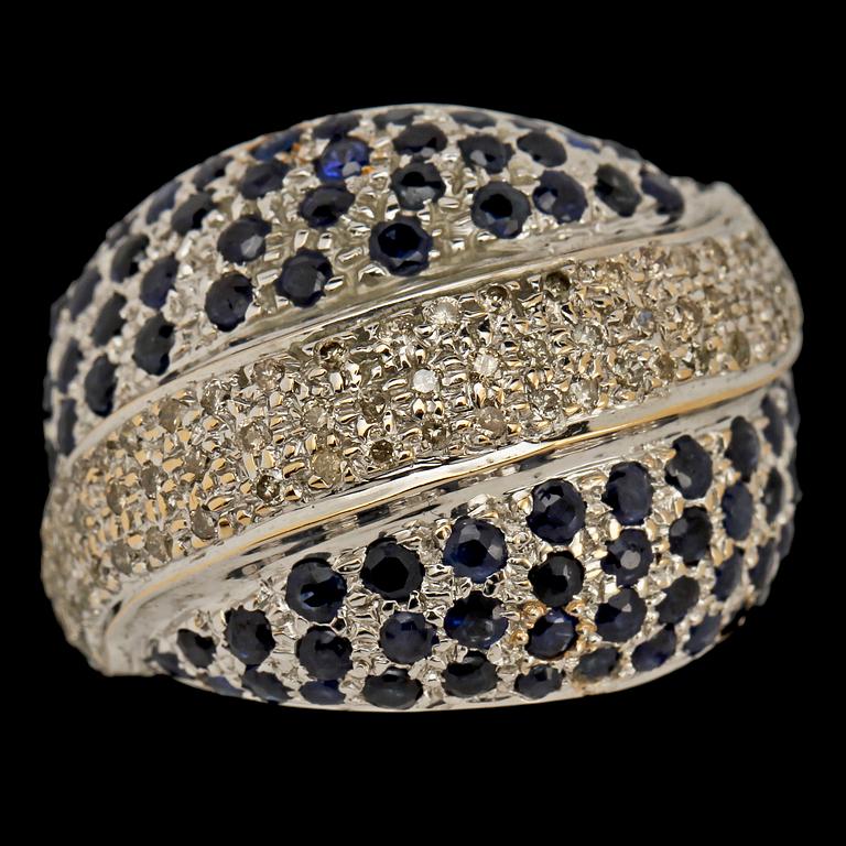 RING, 14k vitguld med ca 66 fasettslipade diamanter och 96 fasettslipade safirer. Vikt 8 g.