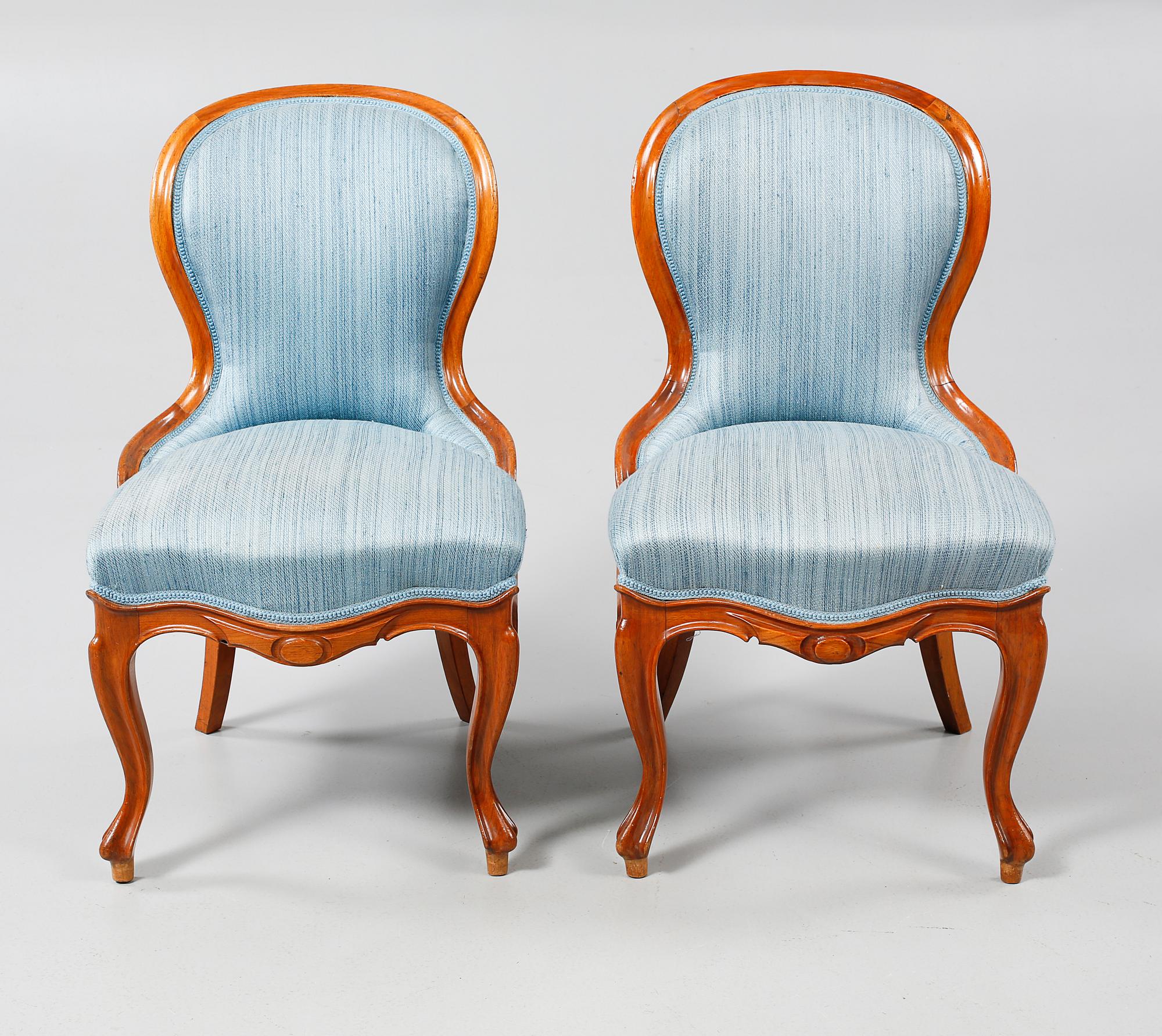 EMMAFÅTÖLJER, ett par, nyrokoko, sent 1800-tal.