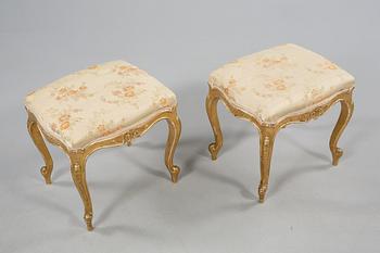TABURETTER, ett par, rokokostil, C. E. Jonsson, Stockholm, 1900-talets första hälft.