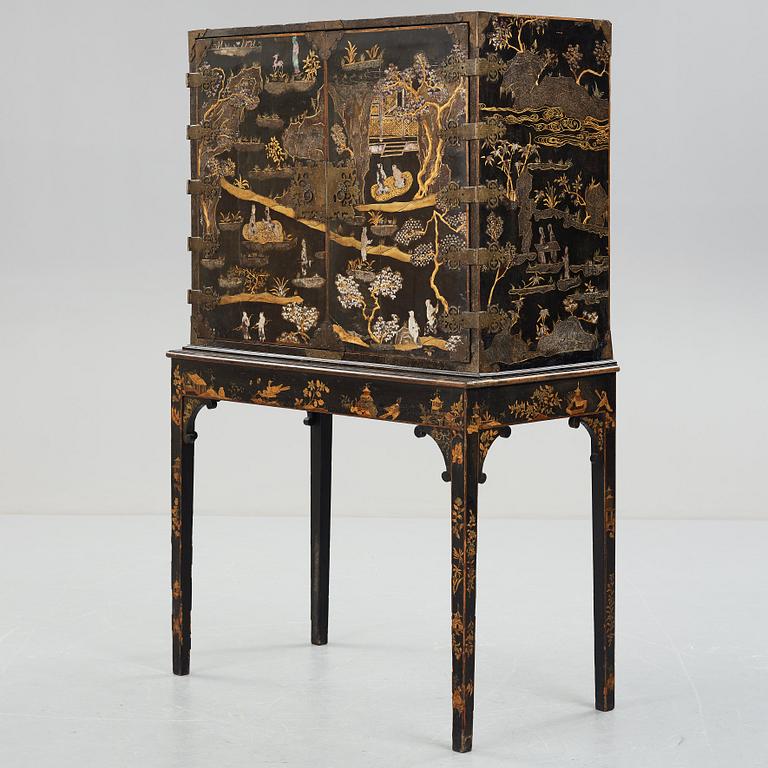 Cupboard, Japan, Edo (1603-1868), later stand.