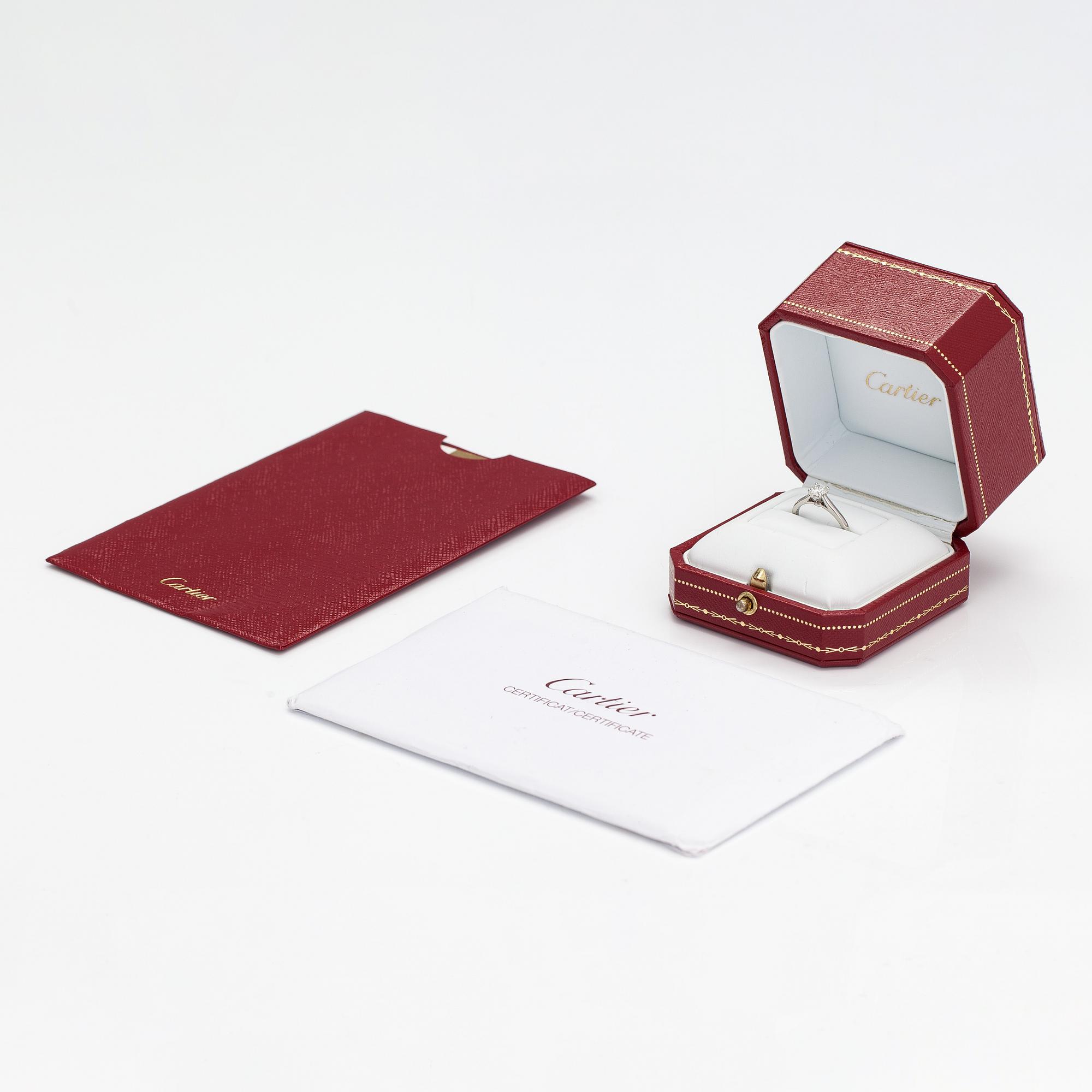 Cartier, Sormus, platinaa ja timantti n. 0.41 ct. Merkitty DZJ421. GIA todistus.