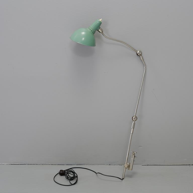 BORDSLAMPA, metall, Triplex lillpendel, Johan Petter Johansson. Sannolikt 1930-40-tal.