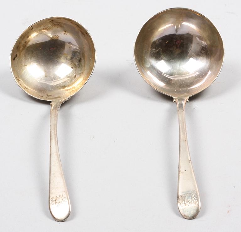 SERVERINGSSKEDAR SAMT DOSA, 6 delar, silver, bla Johan Gustaf Hentzell, Kalmar 1900.