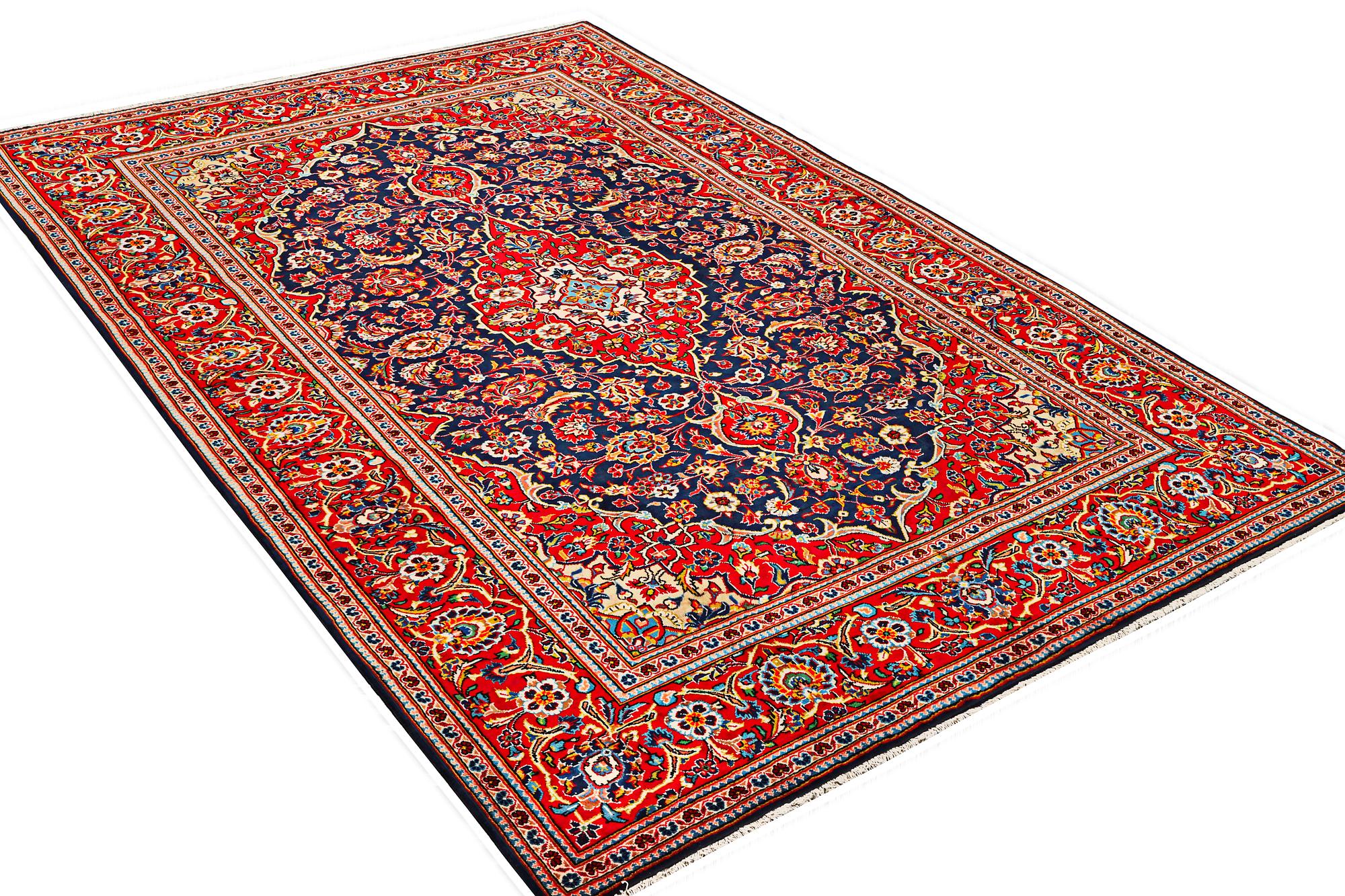 A Kashan carpet, c. 305 x 200 cm.