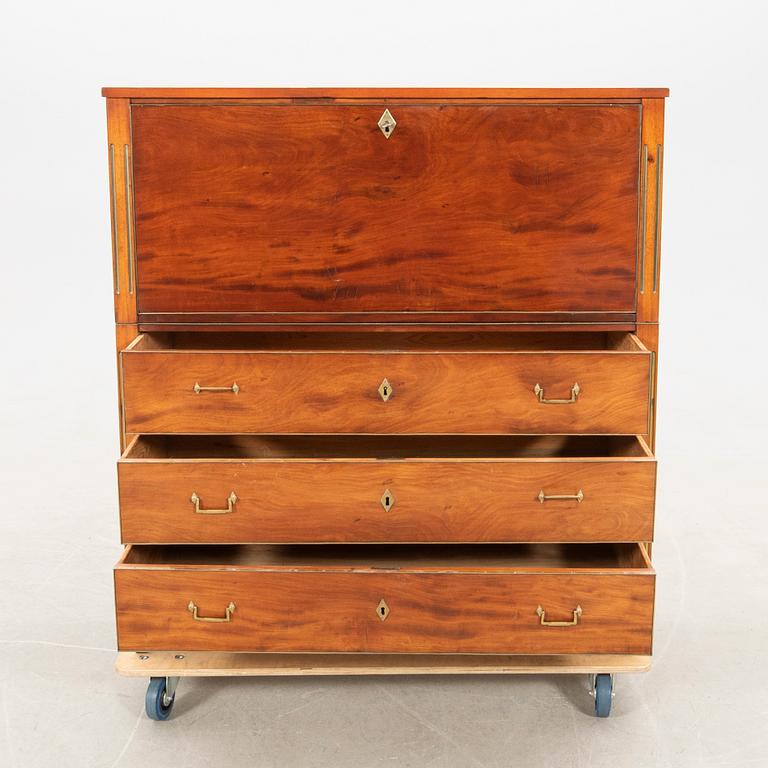 Chiffonjé, sengustavianskt, omkring år 1800.