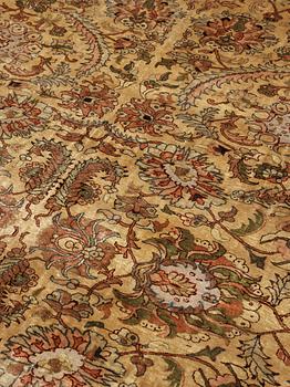 OLD SILK HEREKE. 306,5 x 222 cm.