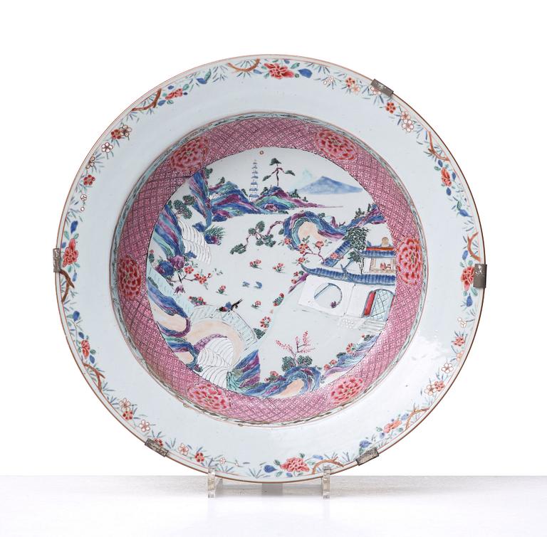 A pair of famille rose dishes, Qing dynasty, Yongzheng (1723-35).