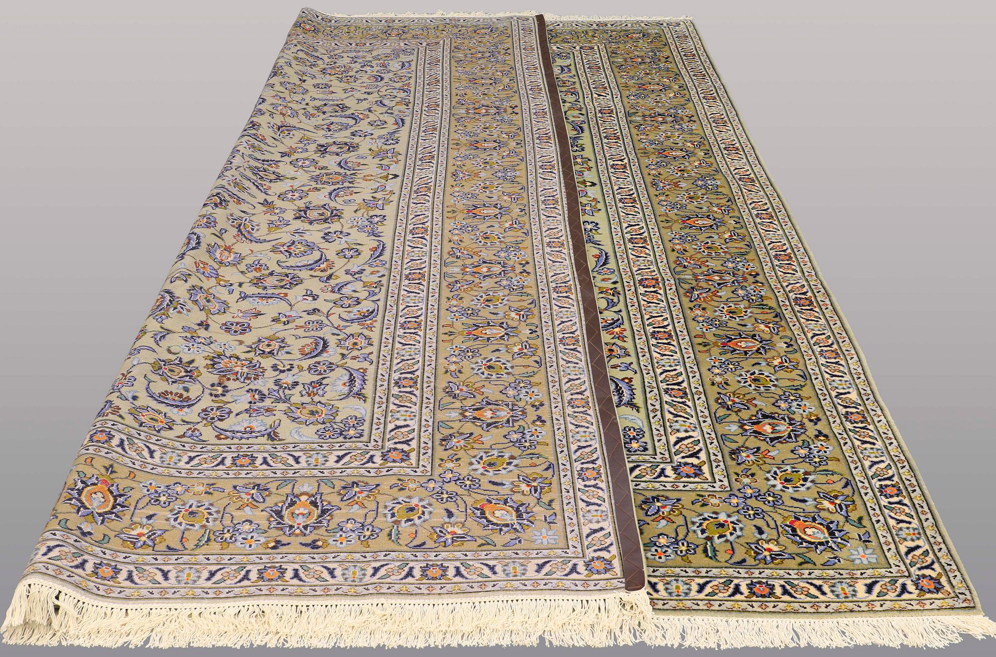 A CARPET, Kashan, signerd, ca 383 x 300 cm.