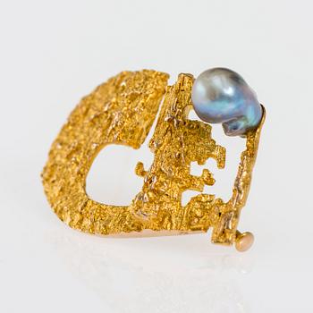 BROSCH, 14K guld, pärla. "Solskeppet", Björn Weckström. Lapponia 1967. Vikt ca 9,5 g.