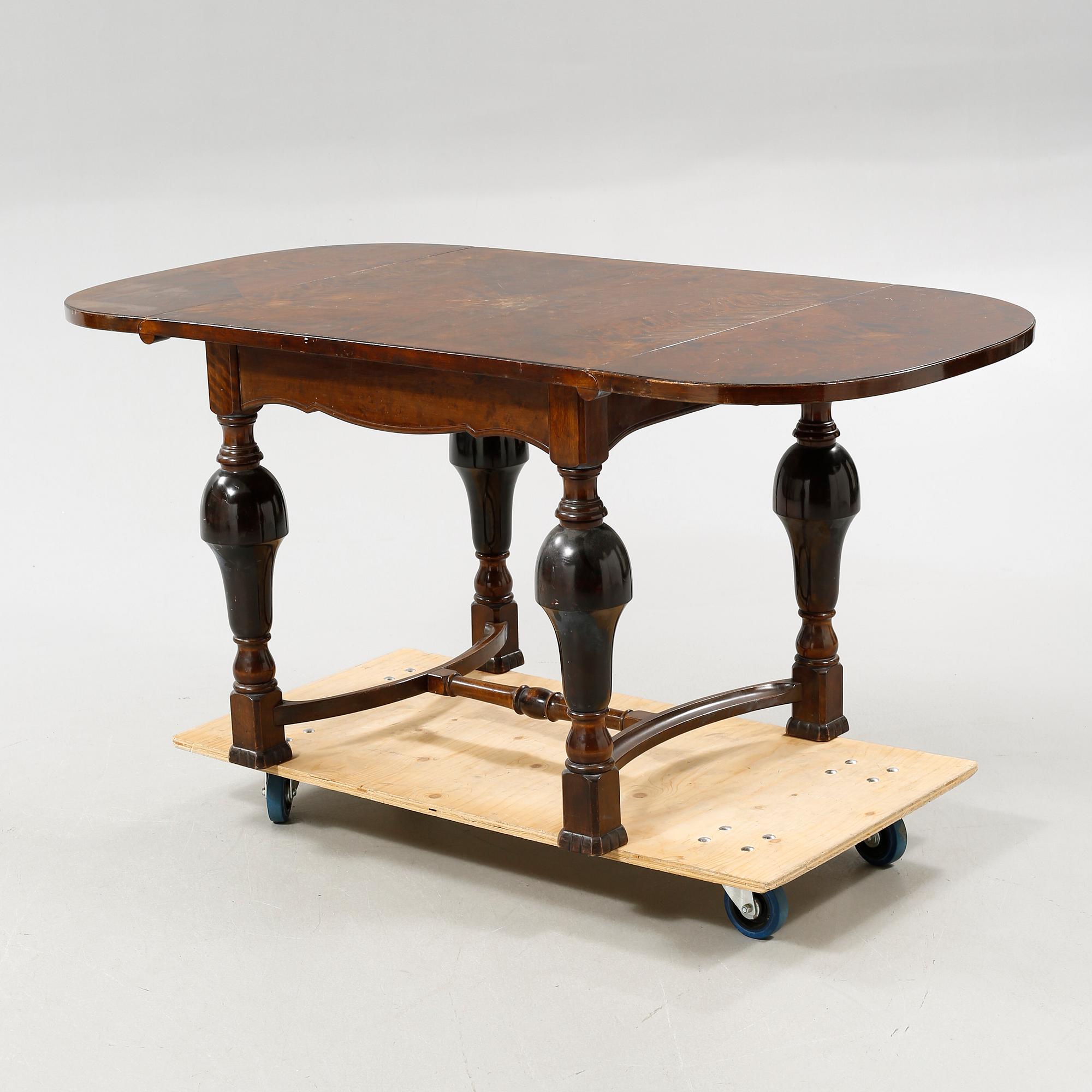 A table with flaps, first half of the 20th century.