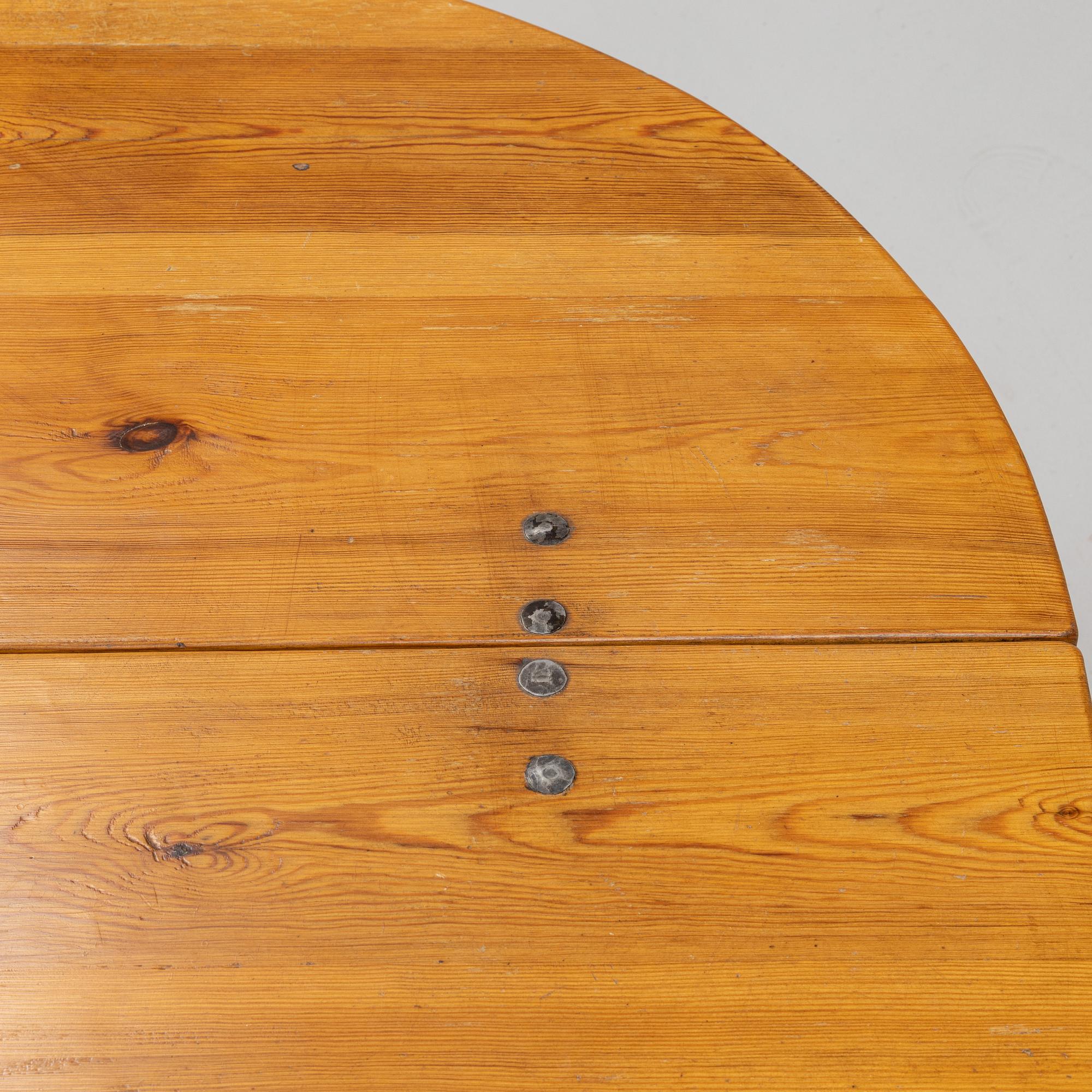 A baroque style gate-leg table, first half of the 20th century.