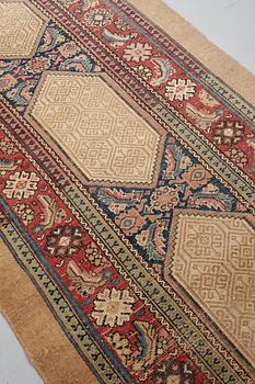 MATTO, an antique/semi-antique Hamadan, one of a pair, ca 517,5 x 112,5 cm (as well as 2 cm flat weave at each end).